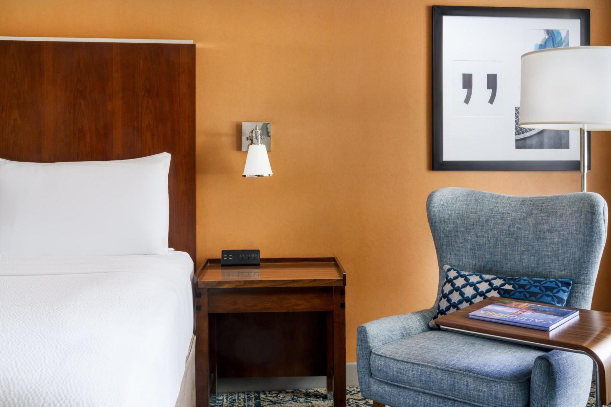 Four Points By Sheraton Pleasanton Exterior photo
